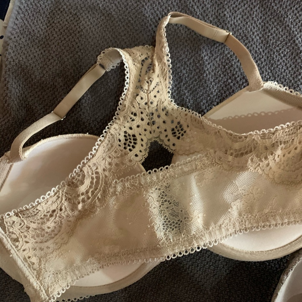 Victoria Secrets Bras - Picture 2 of 4